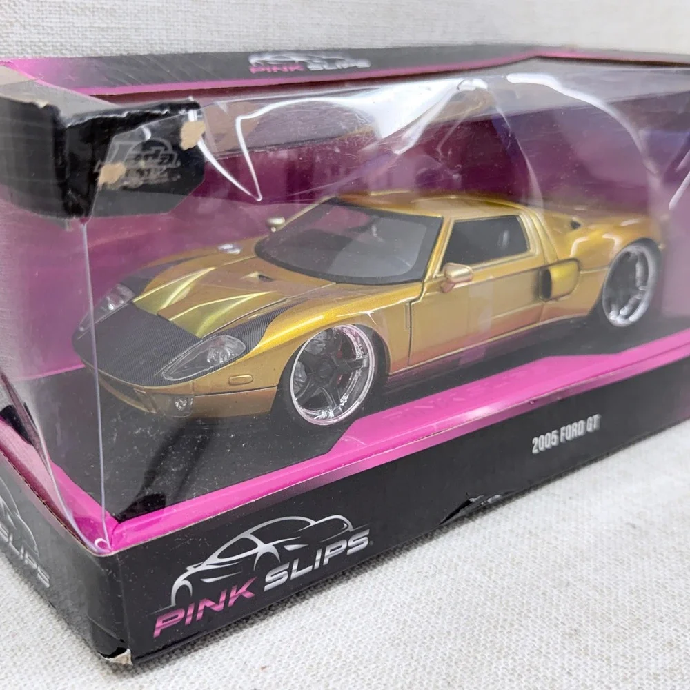 Jada Toys Pink Slips 2005 Ford GT Gold Die-Cast 1:24 Scale Model Car 35985